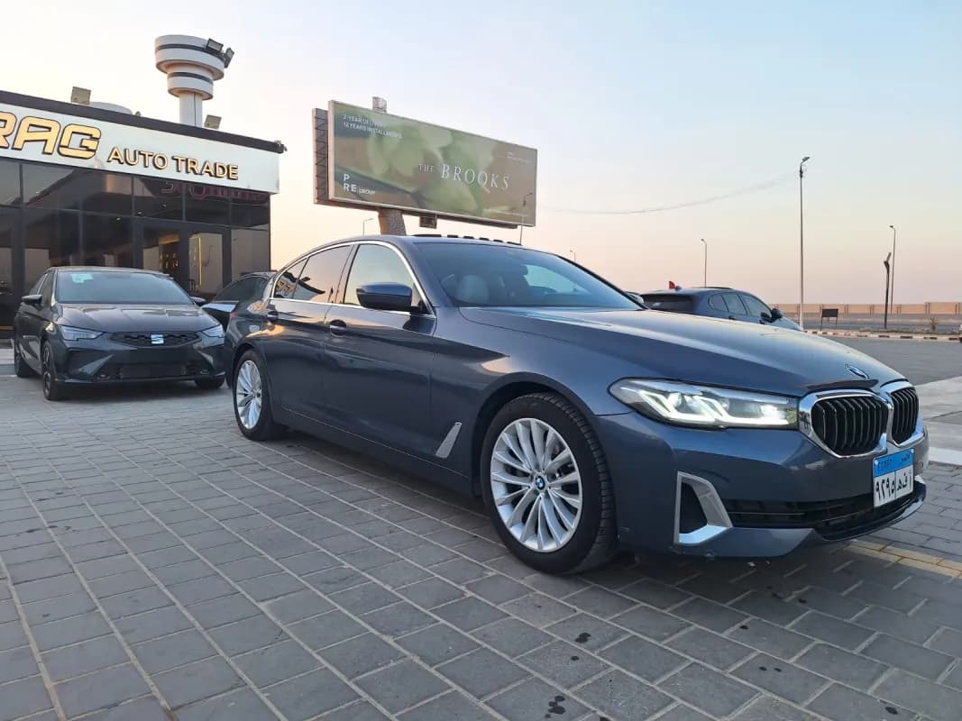 BMW 520i 2023 Luxury Navy Blue Automatic — Used