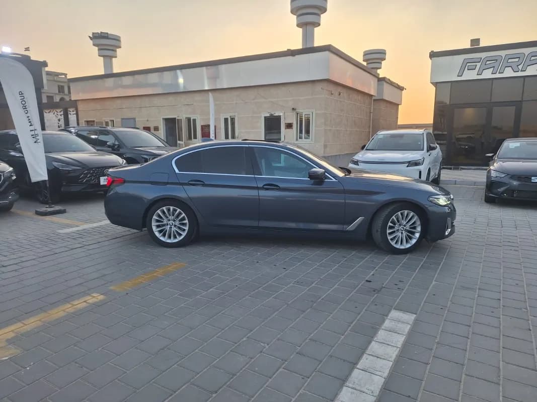 BMW 520i 2023 Luxury Navy Blue Automatic — Used