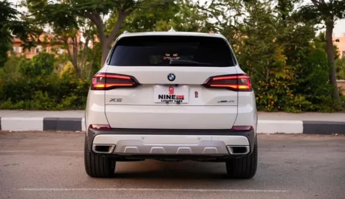 BMW X5 2023 M40i White Automatic — Used