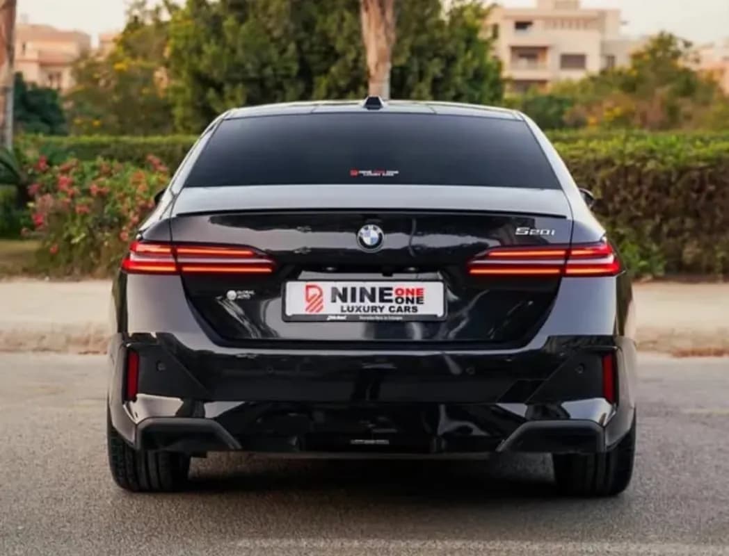 بي ام دبليو 520i 2026 لاكشري أسود أوتوماتيك — مستعملة