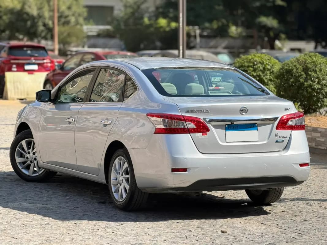 Nissan Sentra 2025 Highline Silver Automatic — Used