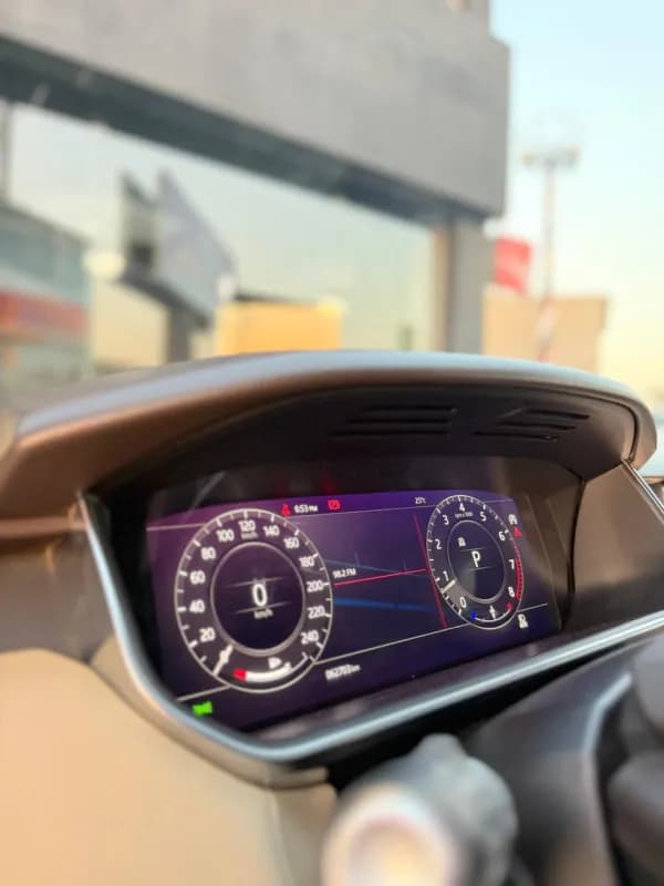 رينج روفر سبورت 2022 بي ٣٠٠ أسود أوتوماتيك — مستعملة