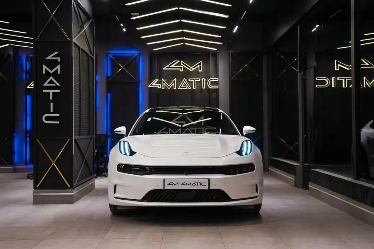 زيكر 001 2026 لونج رينج أبيض أوتوماتيك — جديدة