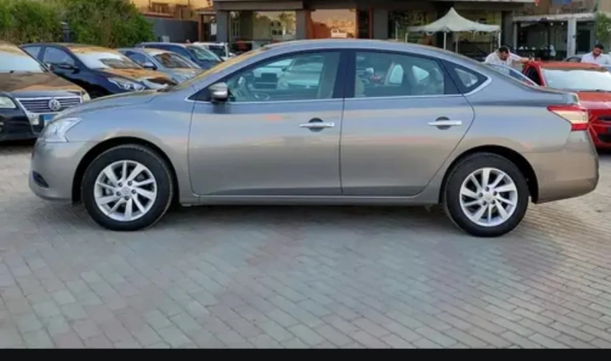 Nissan Sentra 2026 Highline Gray Automatic — Used