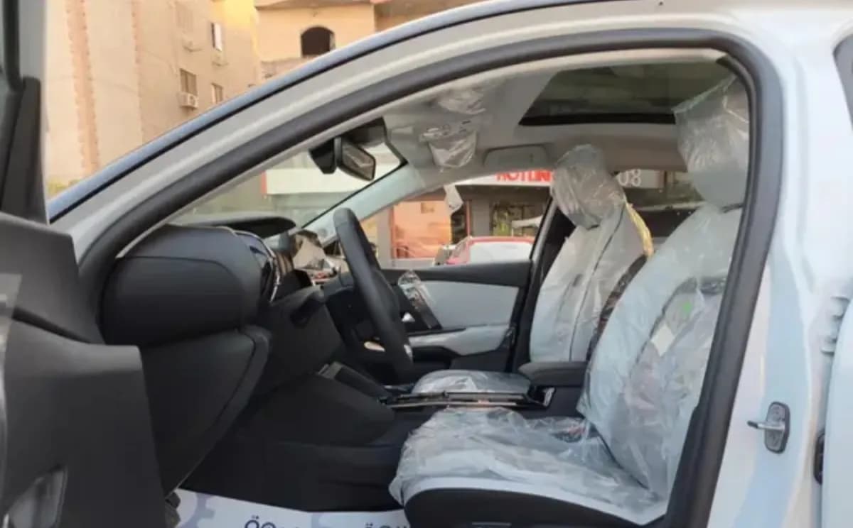 سيتروين C4 2027 شاين أبيض أوتوماتيك — جديدة