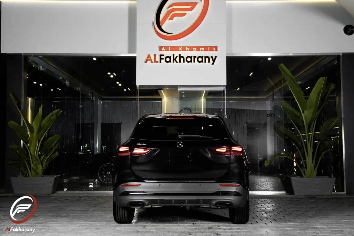 مرسيدس بنز GLA 200 2027 ايه ام جي أسود ناقل حركة مزدوج القابض — جديدة