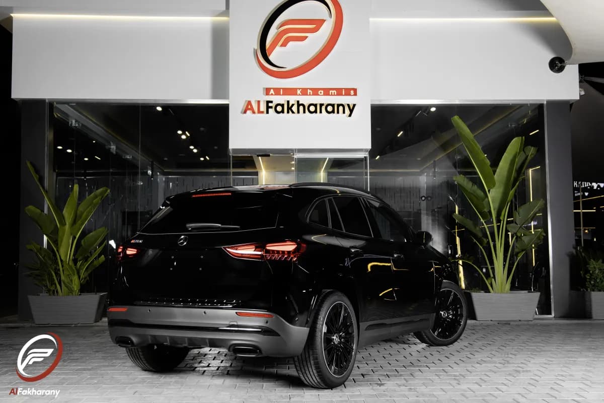 مرسيدس بنز GLA 200 2027 ايه ام جي أسود ناقل حركة مزدوج القابض — جديدة
