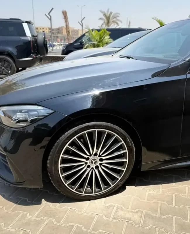مرسيدس بنز C200 2025 بريميوم بلس أسود أوتوماتيك — جديدة