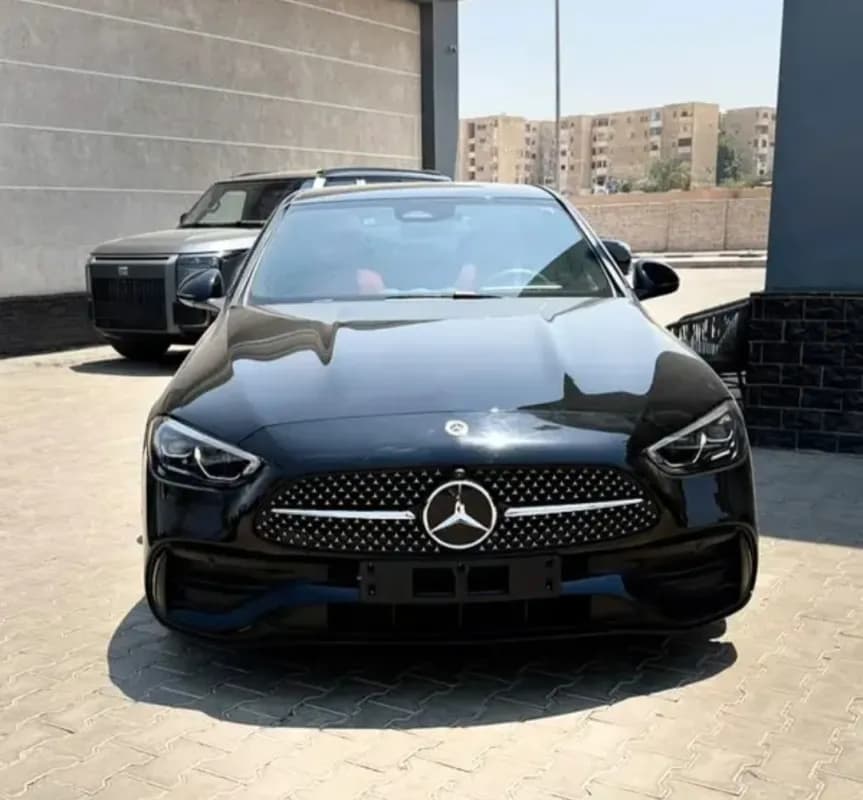 مرسيدس بنز C200 2025 بريميوم بلس أسود أوتوماتيك — جديدة