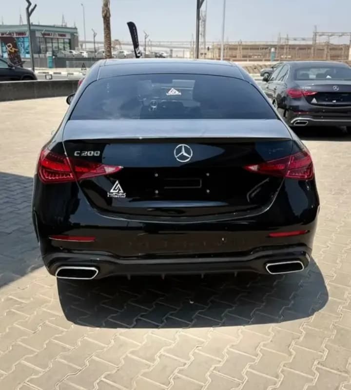 مرسيدس بنز C200 2025 بريميوم بلس أسود أوتوماتيك — جديدة