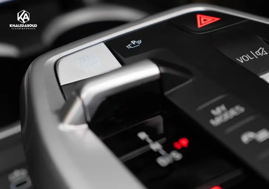 بي ام دبليو X1 2026 ام سبورت باكيدج أزرق الداكن أوتوماتيك — مستعملة