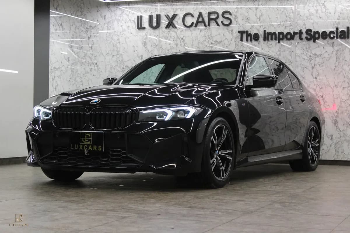 بي ام دبليو 320i 2024 ام سبورت أسود أوتوماتيك — مستعملة