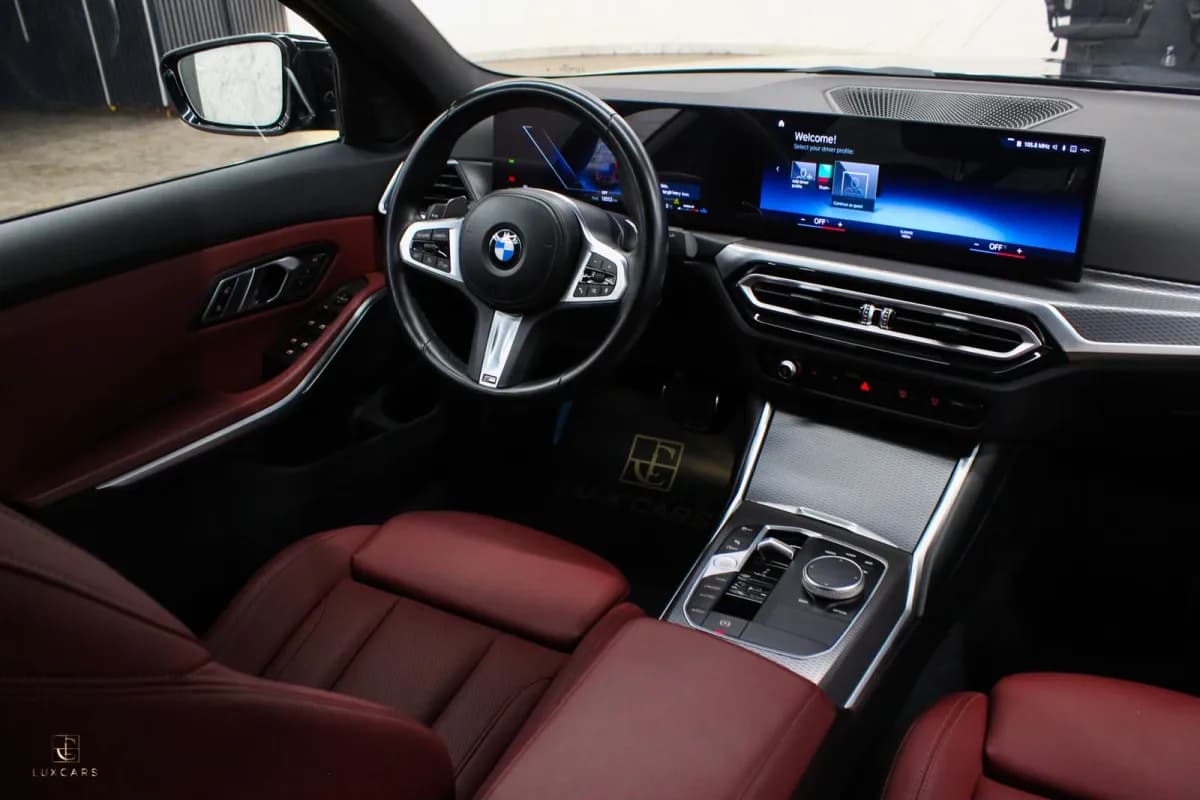 بي ام دبليو 320i 2024 ام سبورت أسود أوتوماتيك — مستعملة