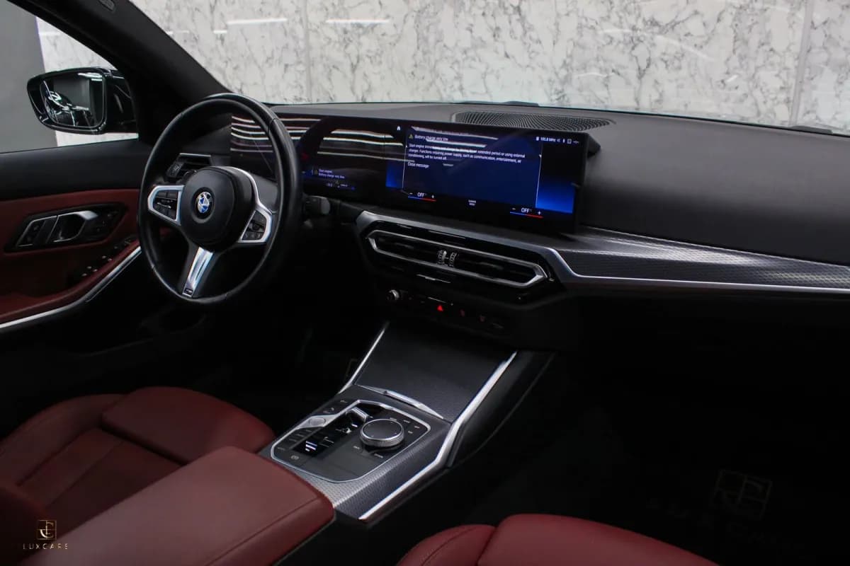 بي ام دبليو 320i 2024 ام سبورت أسود أوتوماتيك — مستعملة