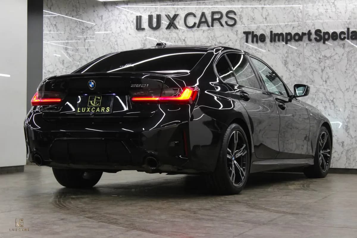 بي ام دبليو 320i 2024 ام سبورت أسود أوتوماتيك — مستعملة