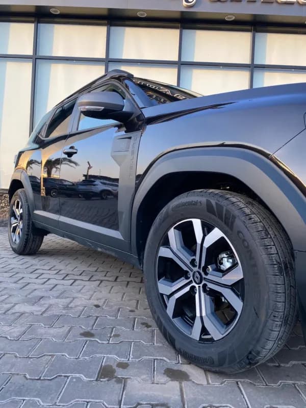 رينو داستر 2027 اتش2 أسود أوتوماتيك — جديدة