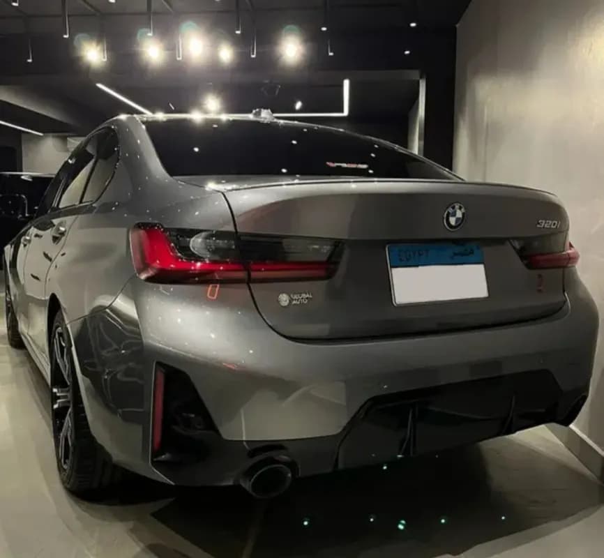 بي ام دبليو 320i 2026 ام سبورت فضي أوتوماتيك — مستعملة