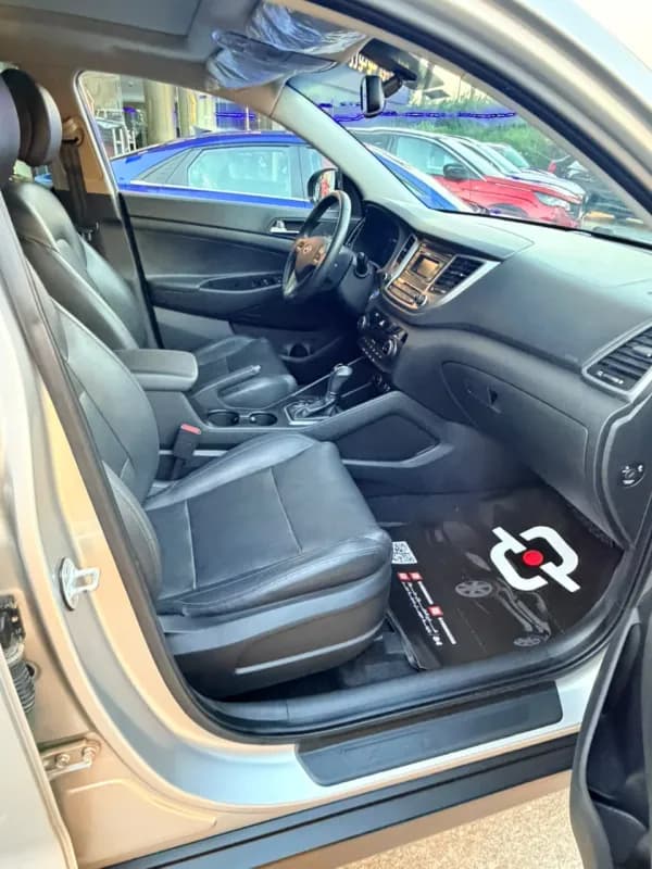 Hyundai Tucson 2017 Top line Silver Automatic — Used