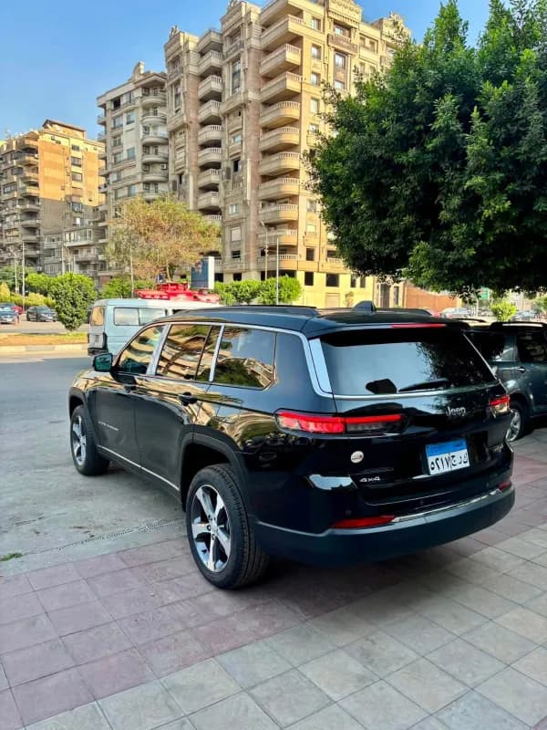 جيب جراند شيروكي 2024 ليمتد أسود أوتوماتيك — مستعملة