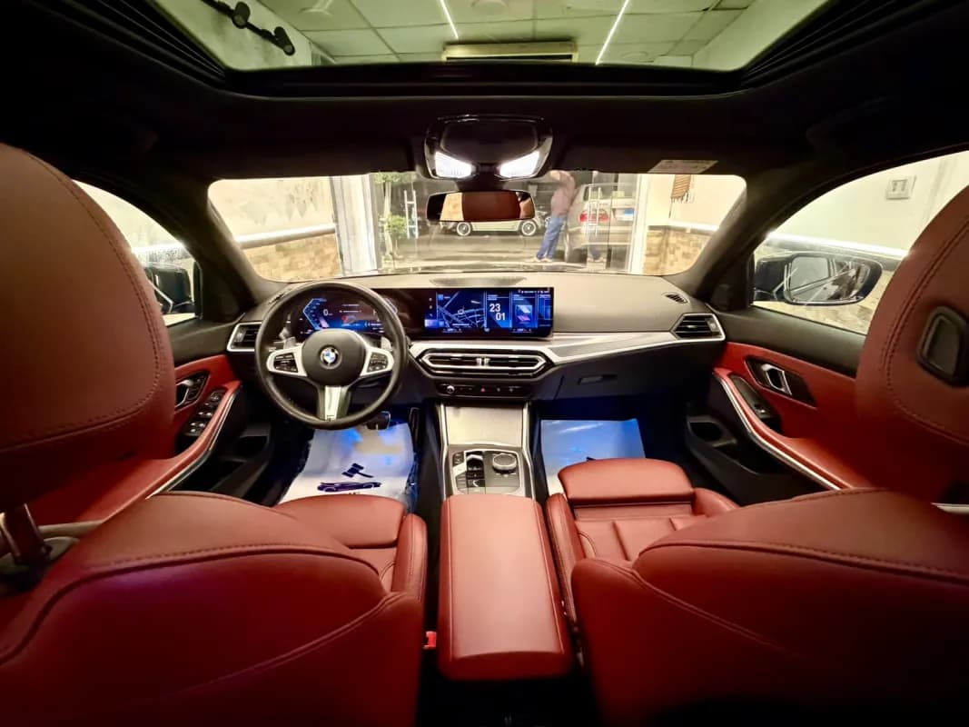 بي ام دبليو 320i 2024 ام سبورت أسود أوتوماتيك — مستعملة