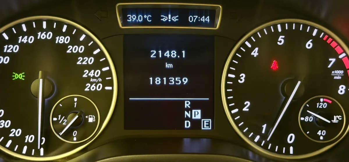 مرسيدس بنز ب 200 2013 بروجرسف ديزاينو فضي أوتوماتيك — مستعملة
