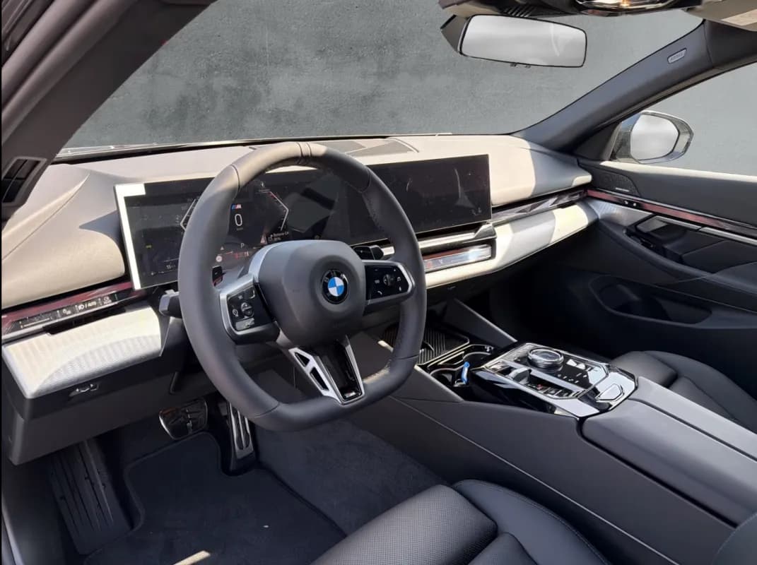 بي ام دبليو 520i 2026 ام سبورت أسود أوتوماتيك — جديدة