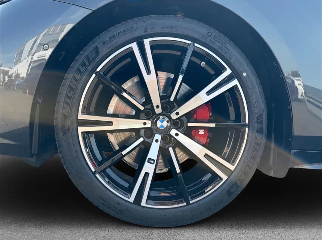 بي ام دبليو 520i 2026 ام سبورت أسود أوتوماتيك — جديدة