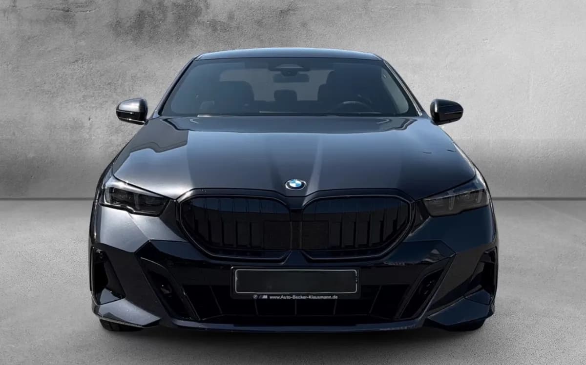 بي ام دبليو 520i 2026 ام سبورت أسود أوتوماتيك — جديدة