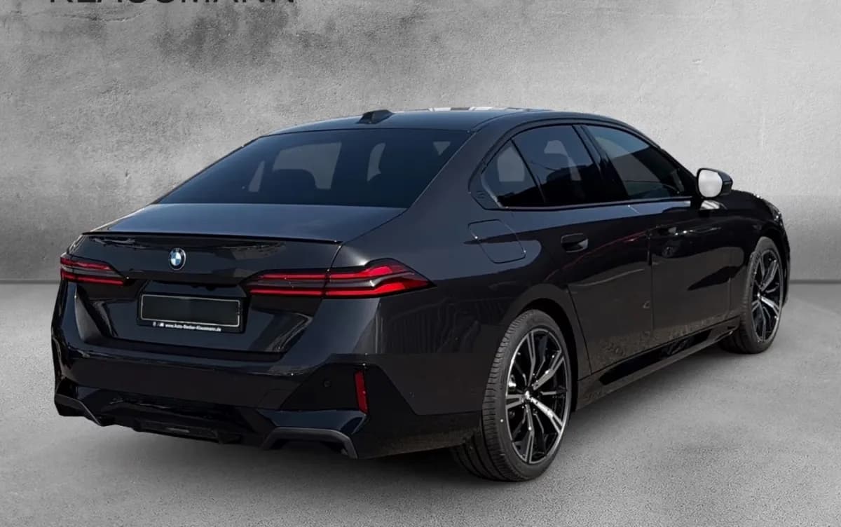 بي ام دبليو 520i 2026 ام سبورت أسود أوتوماتيك — جديدة