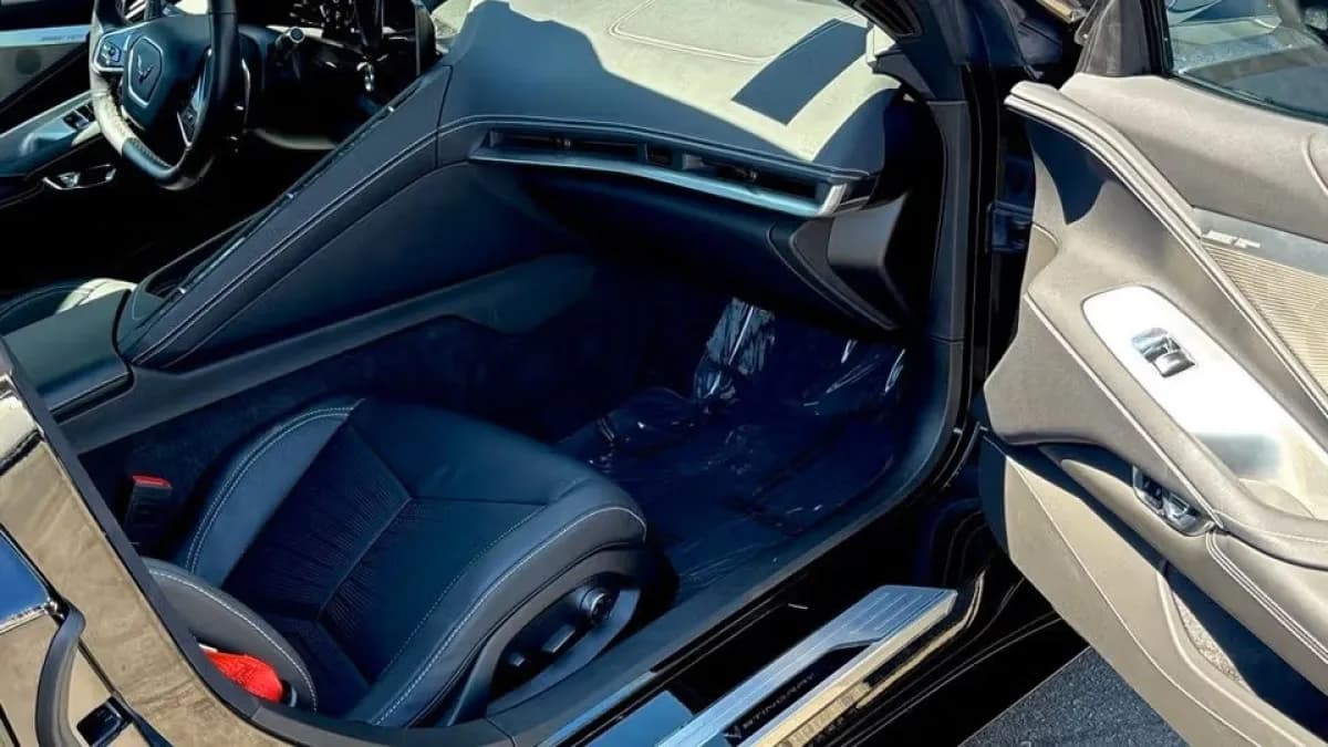 Chevrolet Corvette 2023 Stingray 2LT convertible Black Automatic — Used