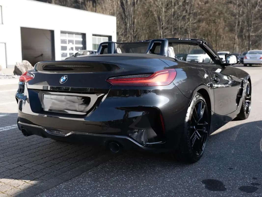 BMW Z4 2025 S-Drive20i Black Automatic — Used