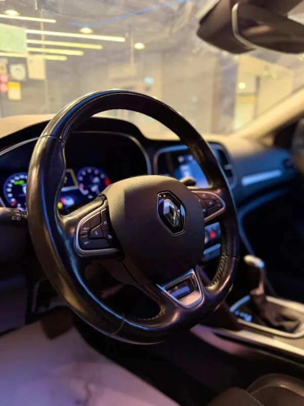 رينو ميجان 2023 سيجنتشراس ار أسود أوتوماتيك — مستعملة