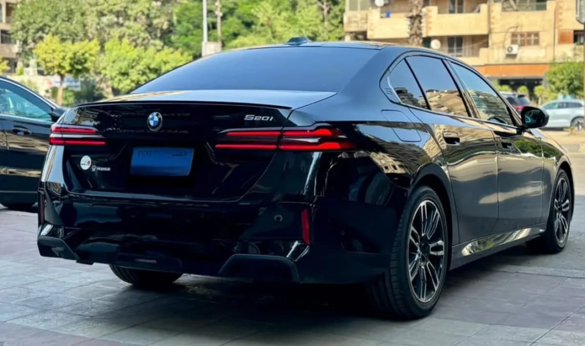 بي ام دبليو 520i 2026 ام سبورت أسود أوتوماتيك — مستعملة