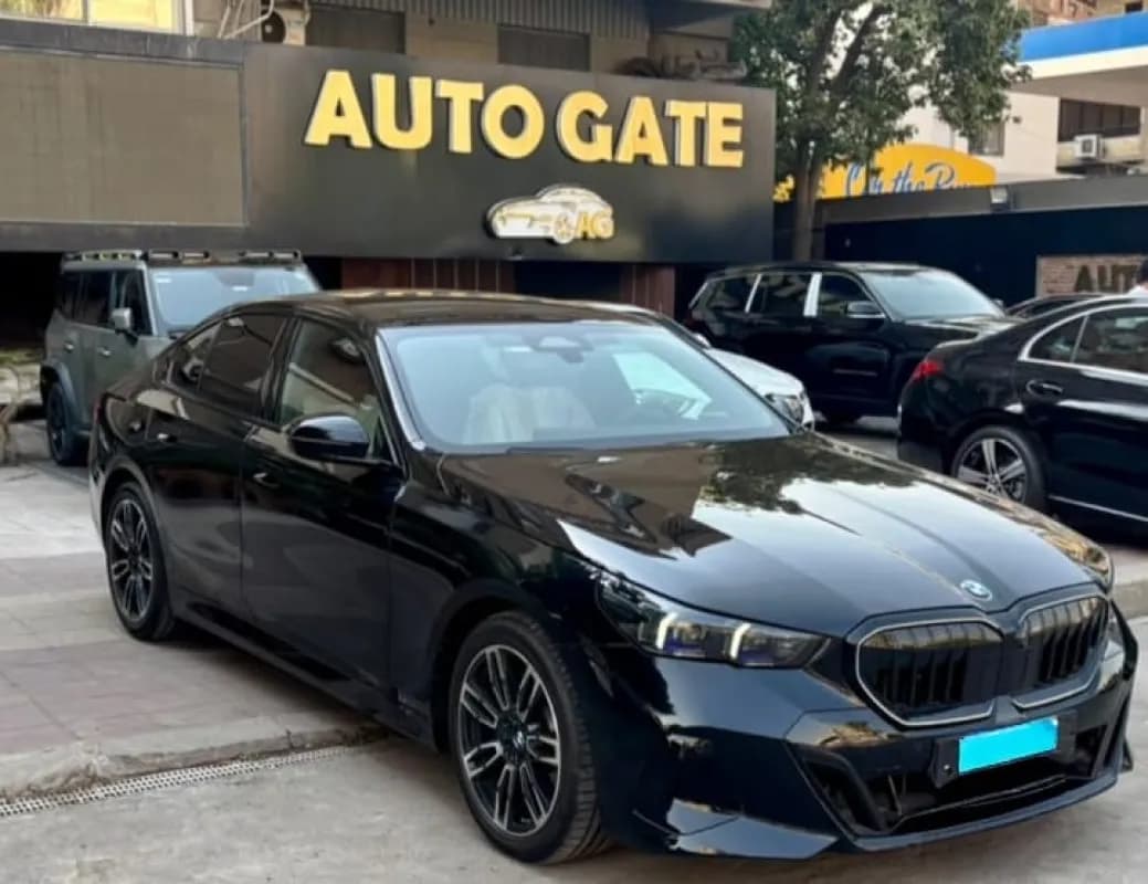 بي ام دبليو 520i 2026 ام سبورت أسود أوتوماتيك — مستعملة