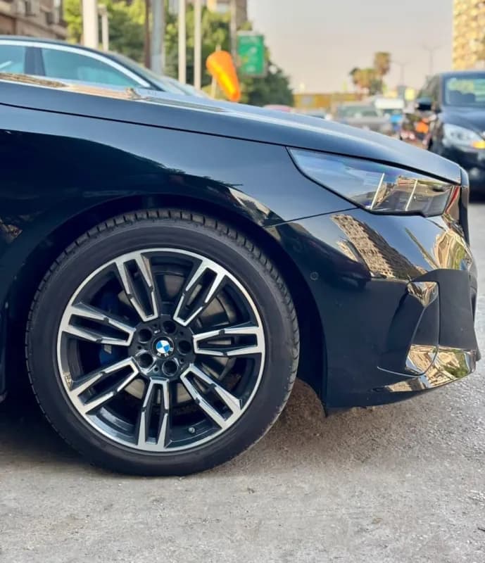 بي ام دبليو 520i 2026 ام سبورت أسود أوتوماتيك — مستعملة