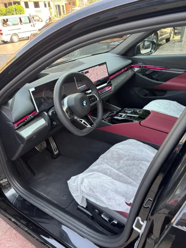 بي ام دبليو 520i 2026 ام سبورت أسود أوتوماتيك — مستعملة