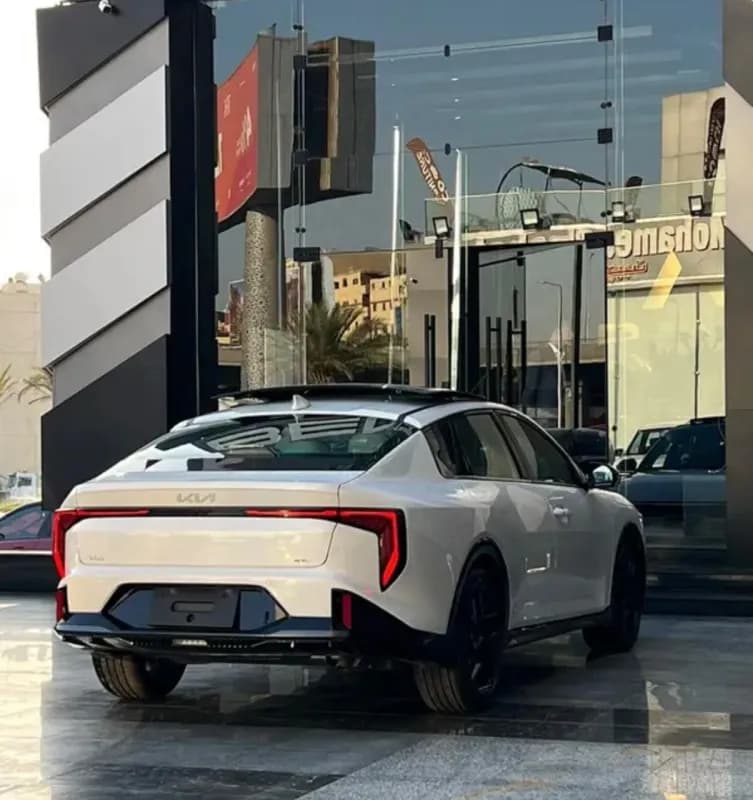 كيا كي 4 2026 جي تي لاين بلاك ايدشن أبيض أوتوماتيك — جديدة