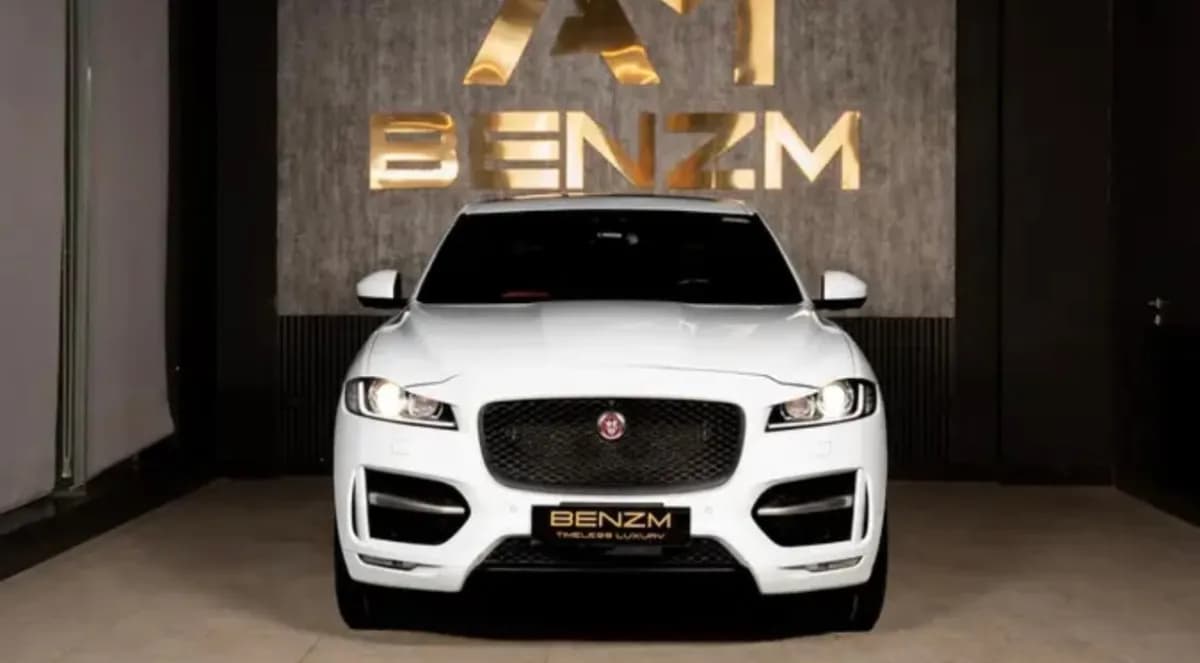 جاكوار اف باس 2018 P250 S أبيض أوتوماتيك — مستعملة