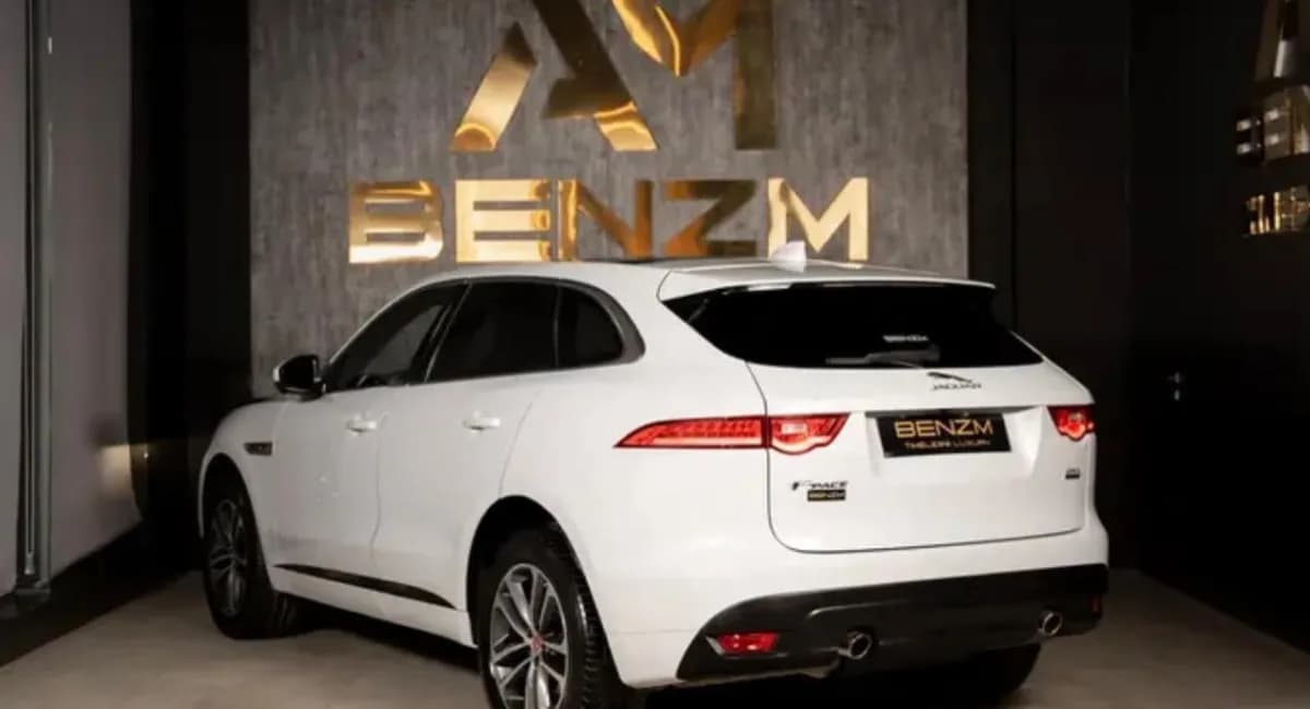 جاكوار اف باس 2018 P250 S أبيض أوتوماتيك — مستعملة