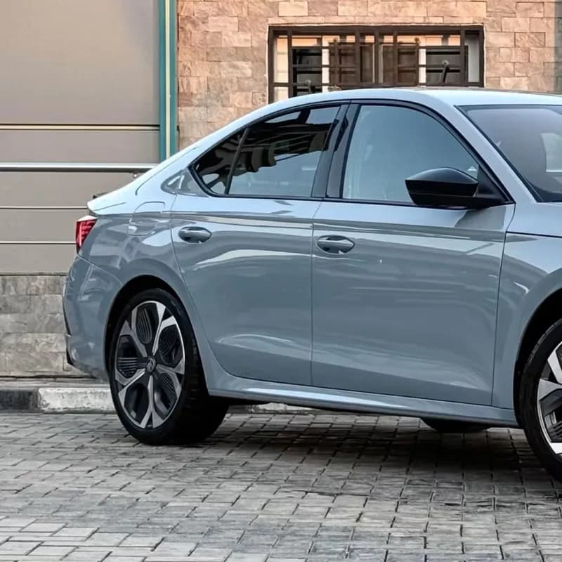 سكودا اوكتافيا A8 2025 في ار اس رمادي ناردو أوتوماتيك — مستعملة