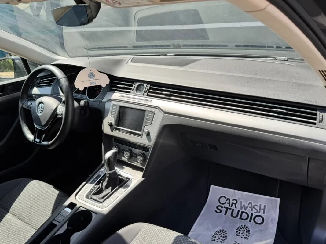 Volkswagen Passat 2018 A/T Basic Silver Automatic — Used