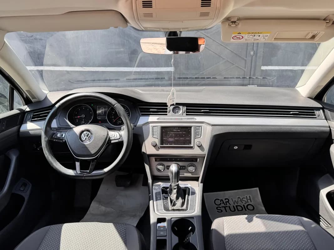 Volkswagen Passat 2018 A/T Basic Silver Automatic — Used