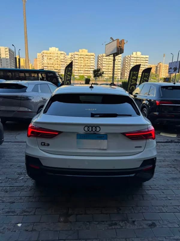 أودي كيو 3 2024 سبورت باك اس لاين أبيض أوتوماتيك — مستعملة