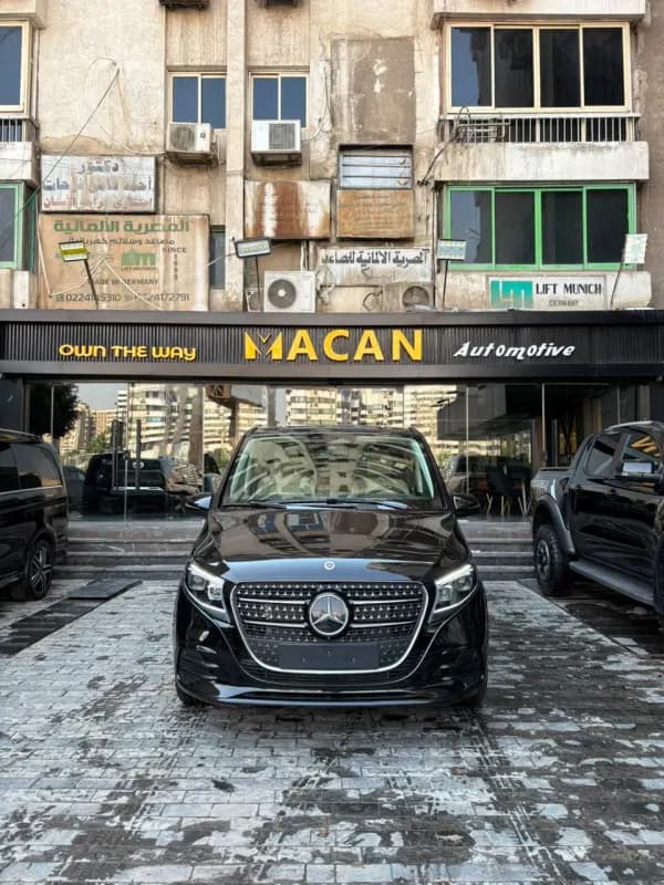 مرسيدس بنز في 300 2026 اي ام جي أسود أوتوماتيك — جديدة
