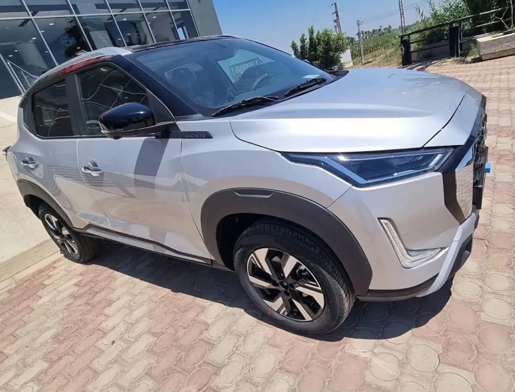 Nissan Magnite 2027 Visia Silver Automatic — New