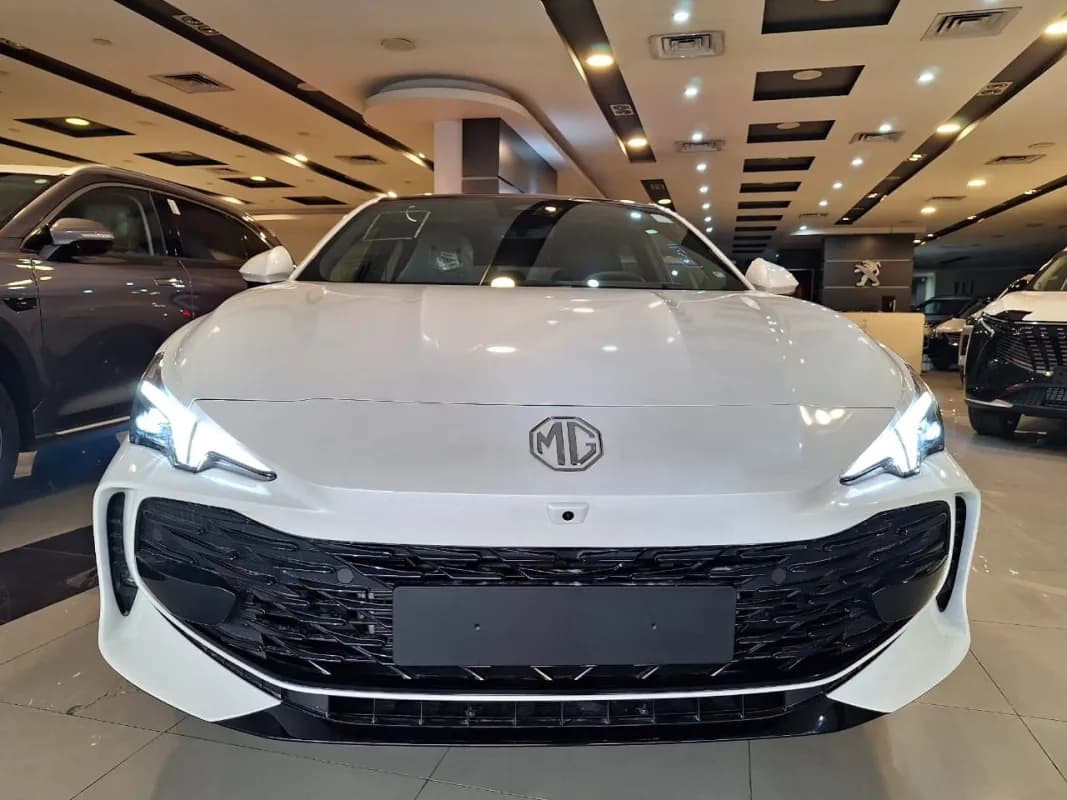 ام جي 7 2027 لاكشري أبيض أوتوماتيك — جديدة