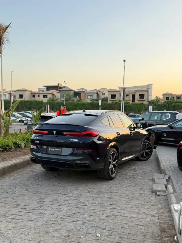 بي ام دبليو X6 2024 ام 60 اي اكس درايف أسود أوتوماتيك — مستعملة