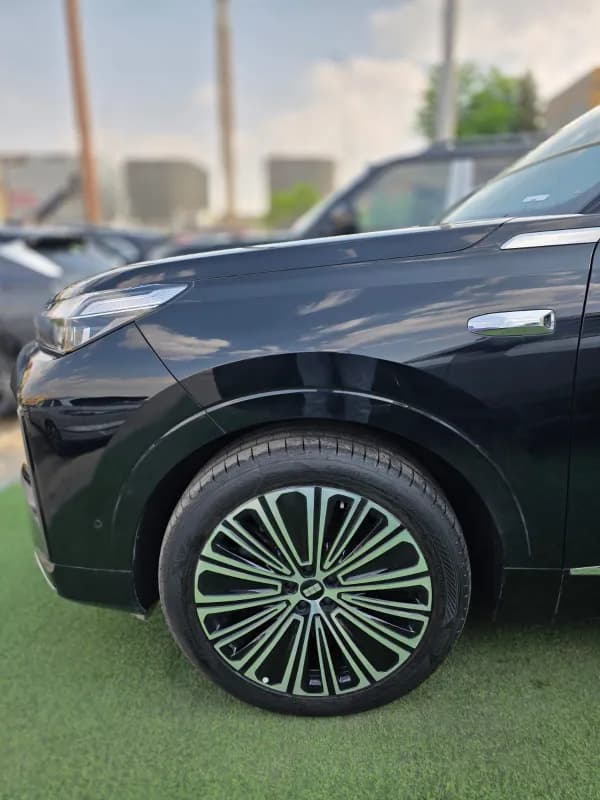 جيلي جلاكسي أم 9 2025 بيونير إيديشن أسود أوتوماتيك — جديدة
