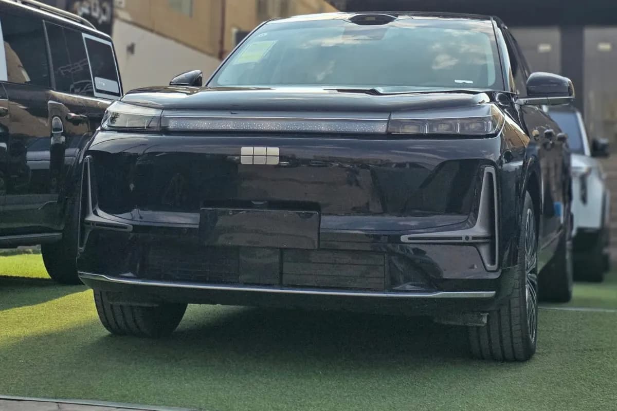 جيلي جلاكسي أم 9 2025 بيونير إيديشن أسود أوتوماتيك — جديدة