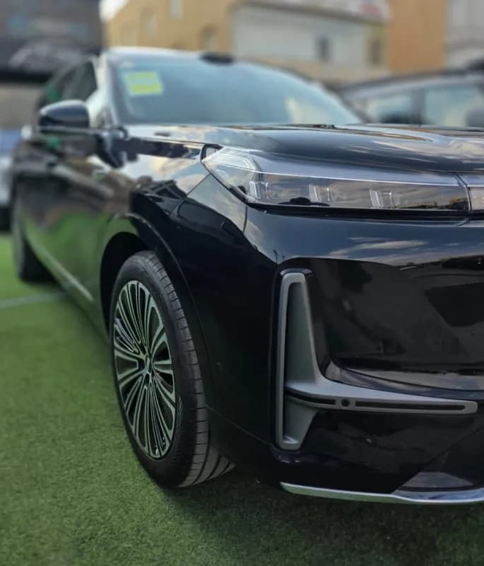 جيلي جلاكسي أم 9 2025 بيونير إيديشن أسود أوتوماتيك — جديدة